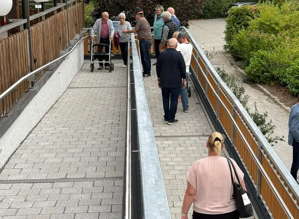 Eröffnung Rollstuhlrampe