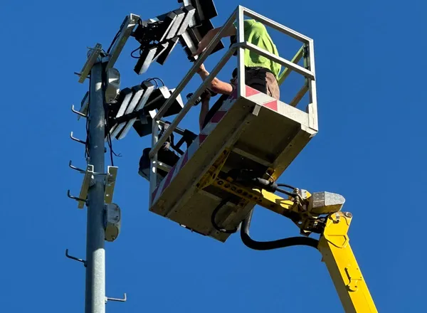 Flutlichtscheinwerfer Montage